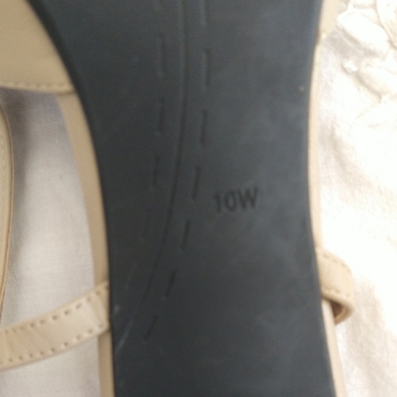 Vaneli Tan and Black Slingback Heels with Adjustable Strap - Picture 4 of 6